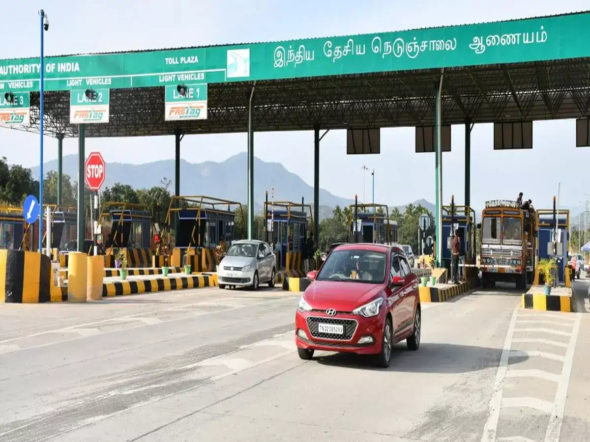 மதுரை: காருக்கு ரூ.180, லாரிக்கு 660.. நத்தம் 4 வழிச்சாலை டோல்கேட்டில் வசூல் வேட்டை! விழி பிதுங்கும் வாகன ஓட்டிகள்! 