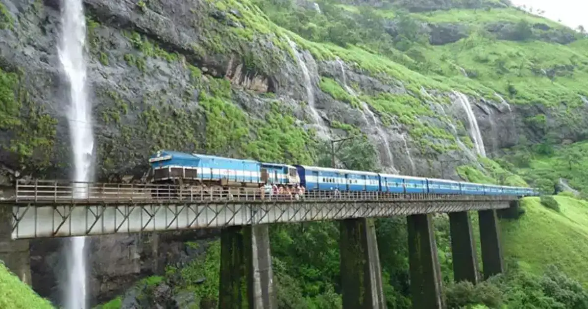 Western Railway: गणपतीला कोकणात जाणाऱ्यांसाठी गुड न्यूज, पश्चिम रेल्वेचं ठरलं,४० विशेष रेल्वे फेऱ्यांची घोषणा Western Railway: गणपतीला कोकणात जाणाऱ्यांसाठी गुड न्यूज, पश्चिम रेल्वेचं ठरलं,४० विशेष रेल्वे फेऱ्यांची घोषणा