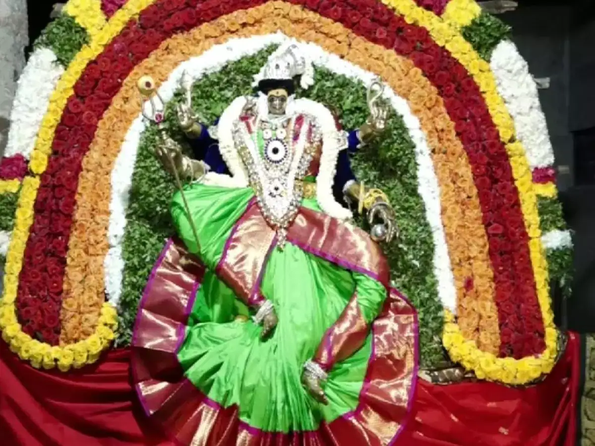 ஸ்ரீவில்லிபுத்தூர் பெரிய மாரியம்மன் கோவில்: பங்குனி பூக்குழி திருவிழா... கொடியேற்றம் கோலாகலம்! 