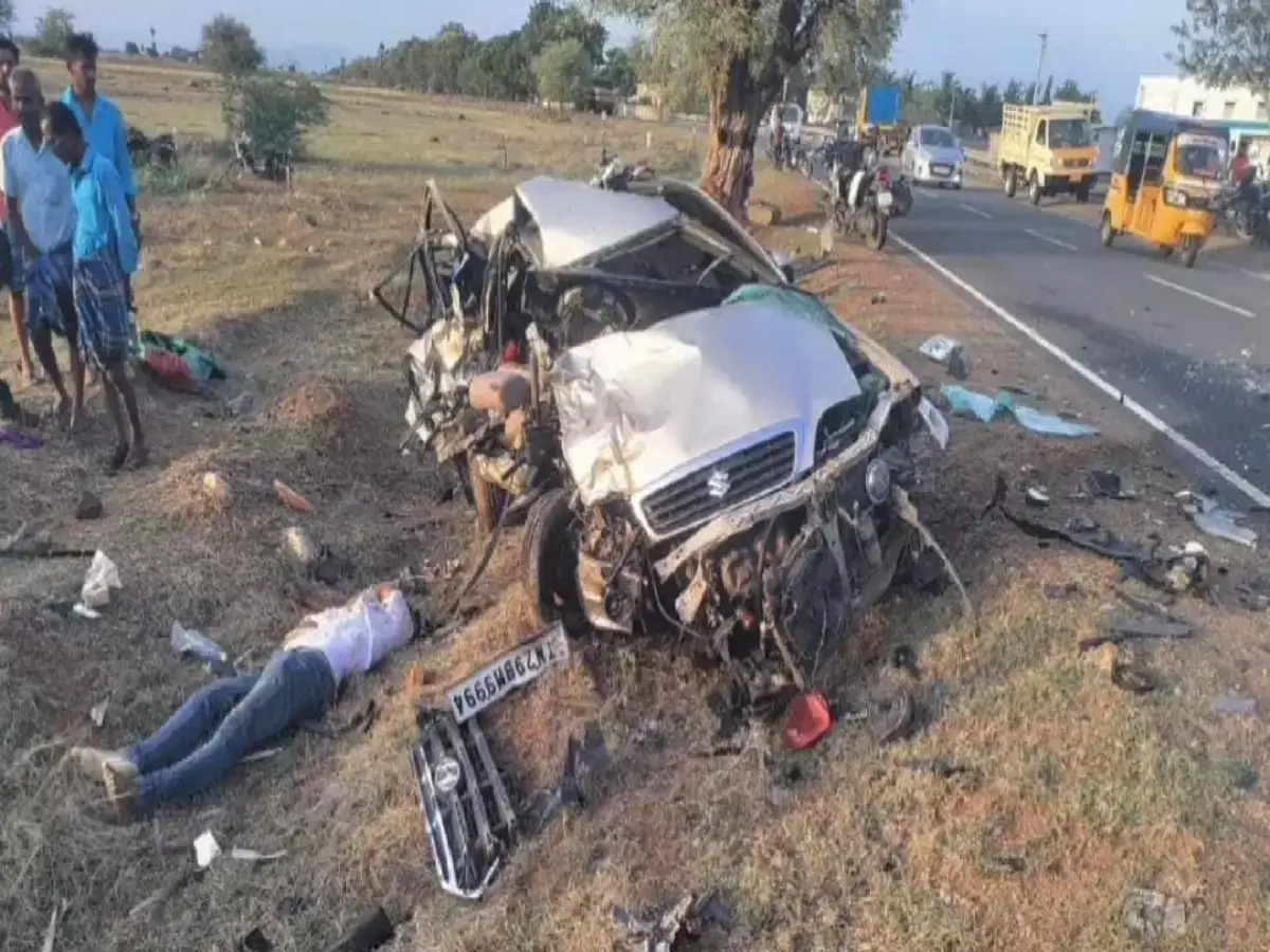 திருச்சி முசிறியில் கோர விபத்து: 2 கார்கள் நேருக்கு நேர் மோதியதில் தந்தை, மகள் ஸ்பாட் அவுட்! 