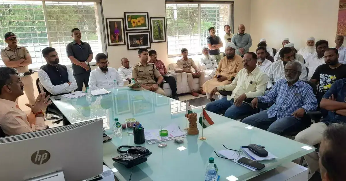 साताऱ्याची सलोख्याची परंपरा महत्त्वाची,प्रशासनाची विनंती अन् सामाजिक संघटनांचा मोठा निर्णय साताऱ्याची सलोख्याची परंपरा महत्त्वाची,प्रशासनाची विनंती अन् सामाजिक संघटनांचा मोठा निर्णय