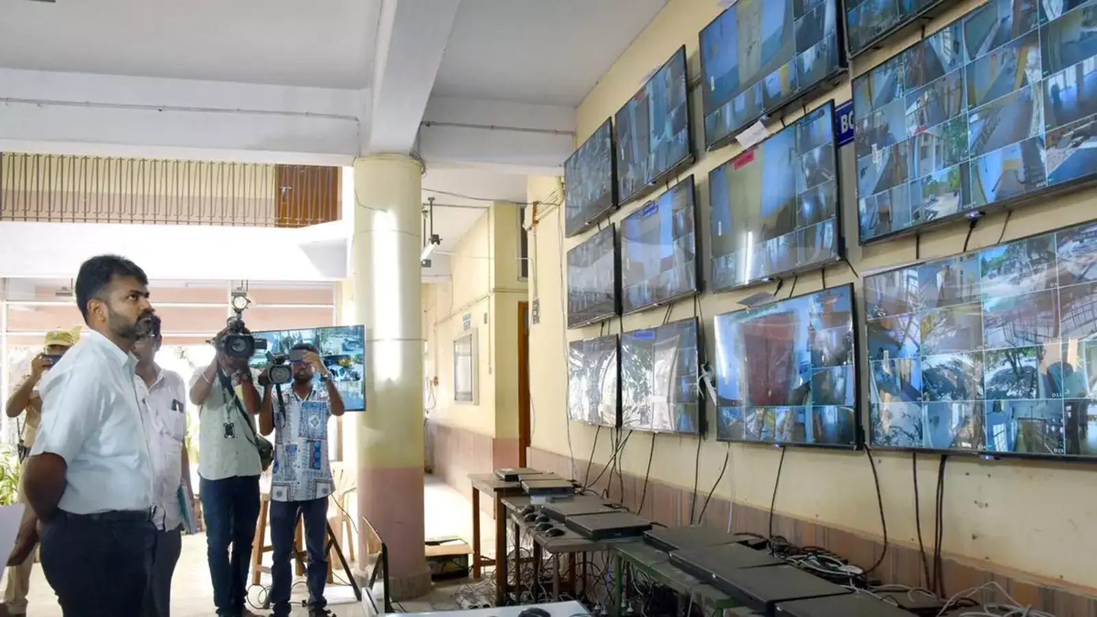 மக்களவைத் தேர்தல் முடிவுகள் 2024: ஈரோடு தொகுதியில் வாக்கு எண்ணிக்கை முன்னேற்பாடுகள் தீவிரம்! 