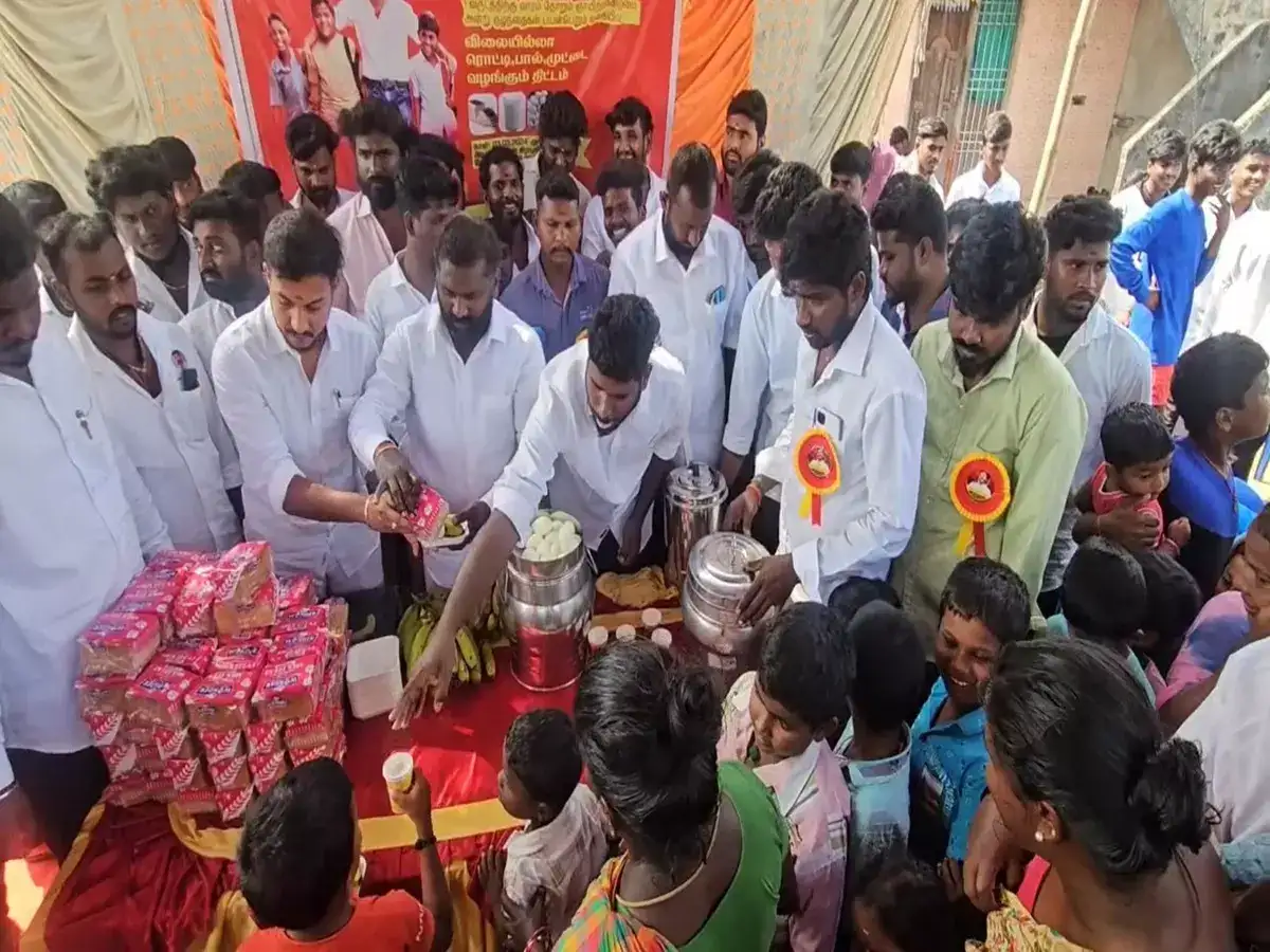 தமிழக வெற்றிக் கழகம் சார்பில்.. காஞ்சிபுரம் அருகே வாரந்தோறும் குழந்தைகளுக்கு காலை சிற்றுண்டி வழங்கும் விழா துவக்கம்! 