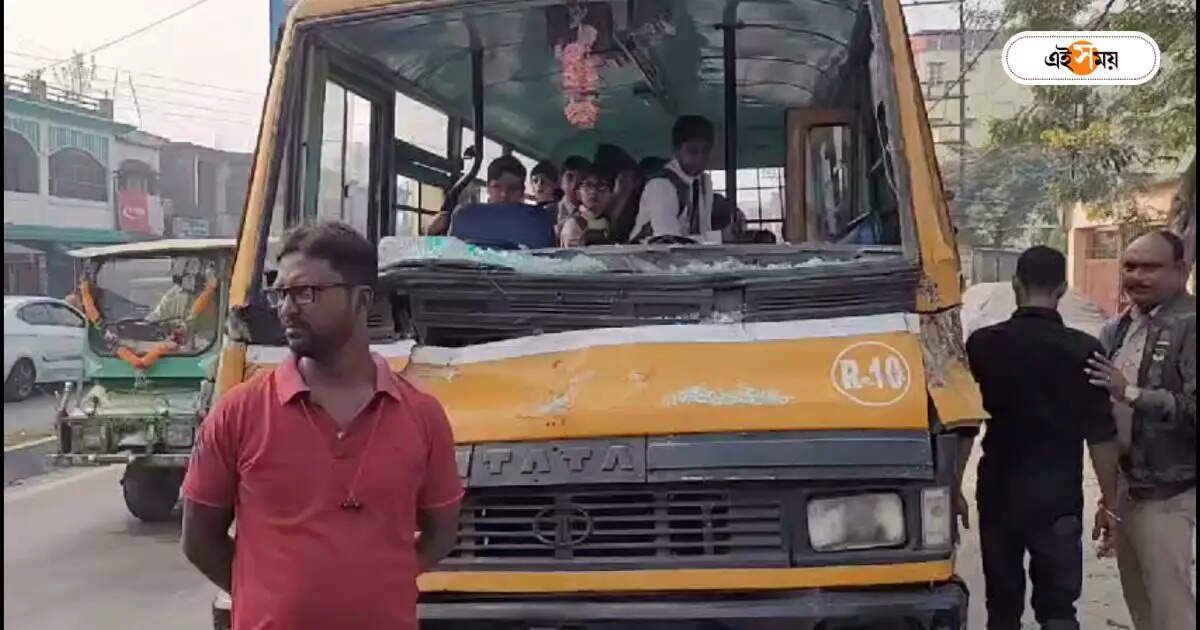St Xavier’s School Bus : স্কুলের পথে ফাঁড়া! দুর্ঘটনার কবলে পড়ুয়া বোঝাই সেন্ট জেভিয়ার্সের বাস – raiganj st xaviers school bus faces accident in uttar dinajpur no causality
