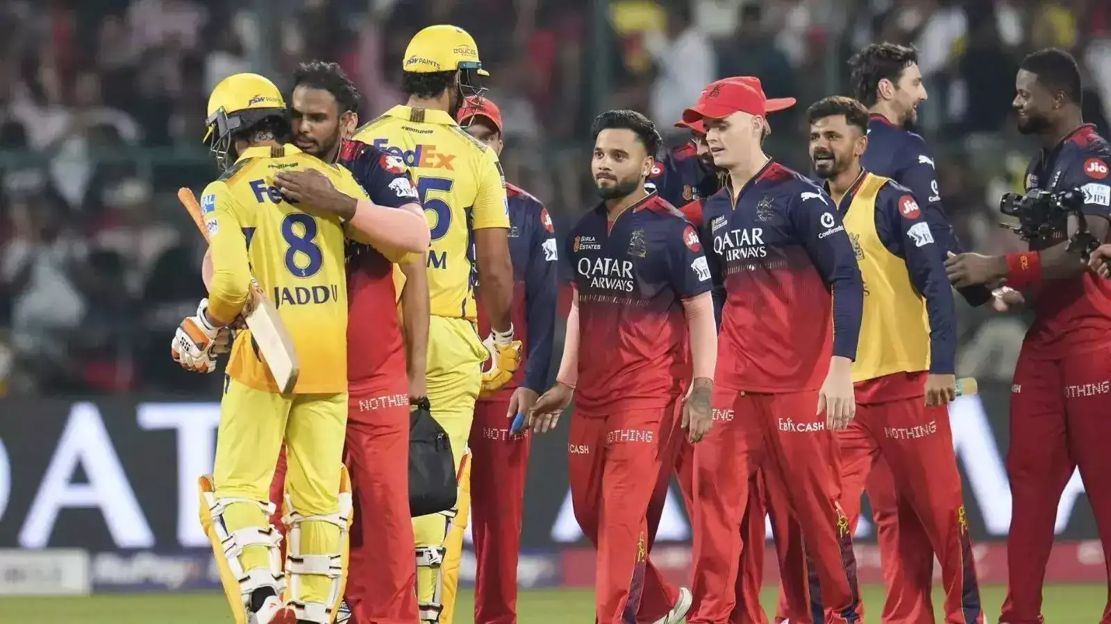 ആരാധകരുടെ നെഞ്ചിടിപ്പ് കൂട്ടിയ ത്രില്ലർ പോരാട്ടം; ചെപ്പോക്കിലെ ജയം ചിന്നസ്വാമിയിലും തുടർന്ന് കോഹ്ലിയും പടയും; പ്ലേ ഓഫിന് അരികെയെത്തി ആർസിബി