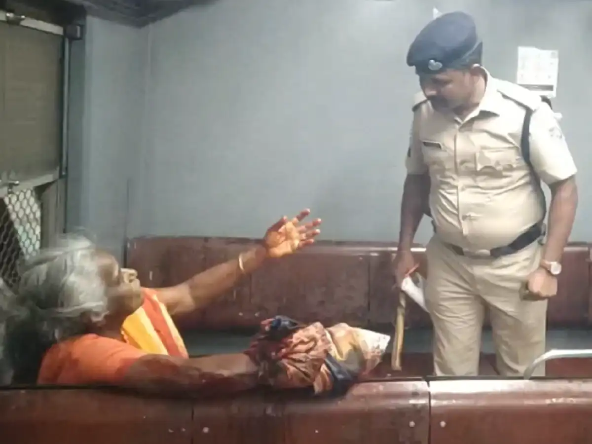 கத்தி முனையில் மூதாட்டியிடம் நகை திருட்டு; காஞ்சிபுரம் ரயில் நிலையத்தில் பரபரப்பு; 