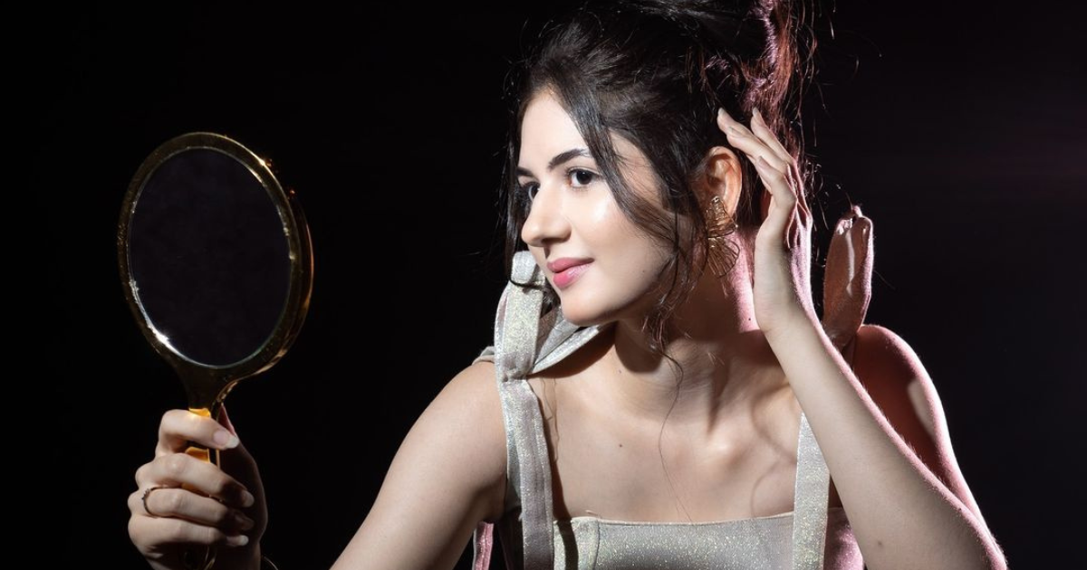 Harshaali Malhotra Stuns in New Glamorous Photoshoot, Fans Amazed at Her Transformation