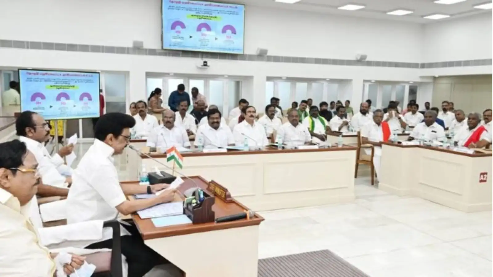 ரோடு ஷோ குறித்த அனைத்துக்கட்சி கூட்டம்: முன் அனுமதி முதல் டெபாசிட் தொகை வரை... கடிவாளம் போட்ட வழிகாட்டுதல்கள்... 