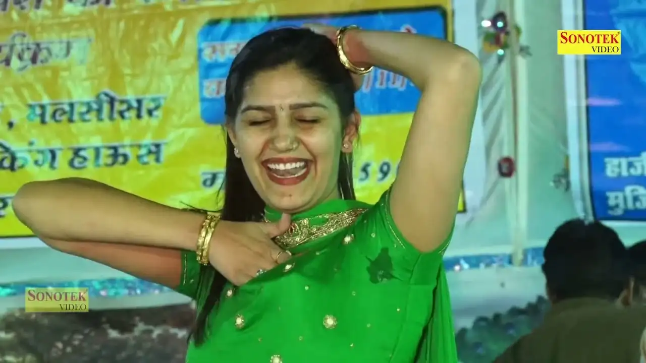 Sapna Choudhary Dance:सपना चौधरी ने 'तेरे जुल्मी हुस्न' और 'चटक मटक' पर लगाए ताबड़तोड़ ठुमके, नाच उठी भीड़