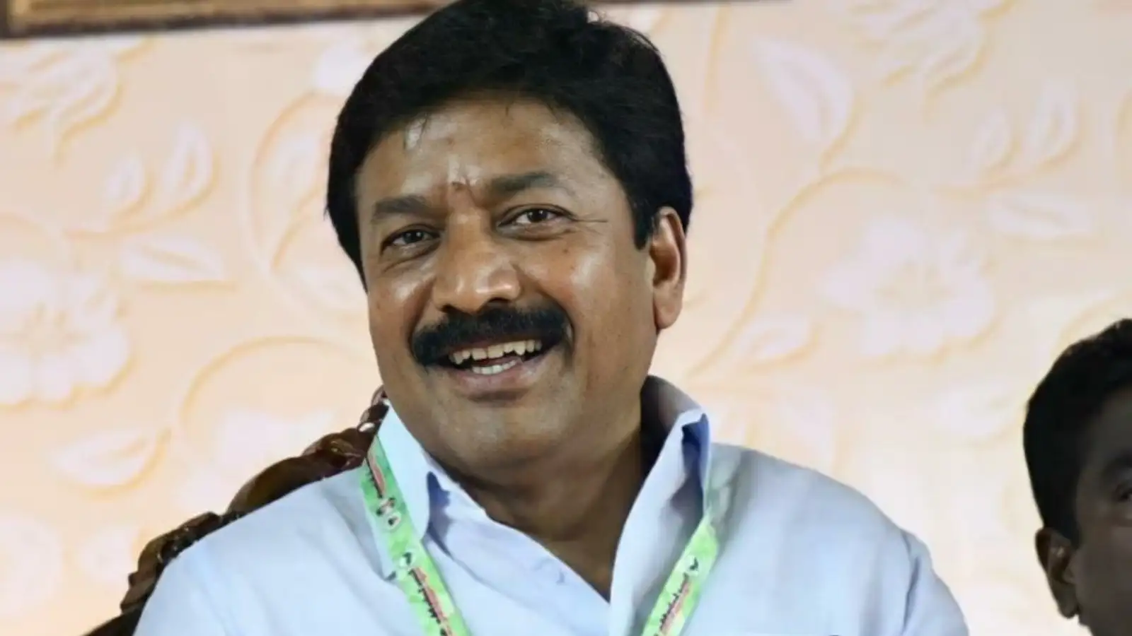 அதிமுக மீண்டும் இணைய வேண்டுமா? செங்கோட்டையனுக்கு சி.வி.சண்முகம் கொடுத்த பதிலடி! 