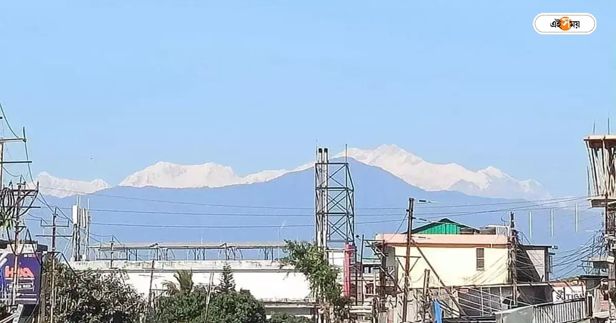 Kanchenjunga : শীত পড়ার আগেই খিলখিলিয়ে হাসি পাহাড়ের, সমতলেই পর্যটকদের টুকি দিল কাঞ্চনজঙ্ঘা – kanchenjunga is visible from siliguri jalpaiguri raiganj