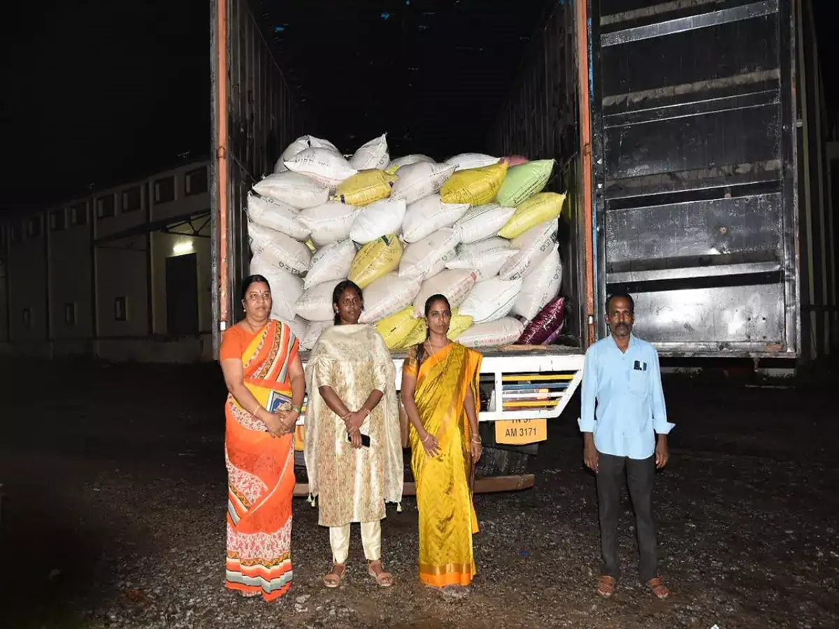 காஞ்சியில் நிற்காமல் சென்ற லாரி: தூரத்திப் பிடித்த அதிகாரிகள்... 10 டன் ரேஷன் அரிசி பறிமுதல்! 