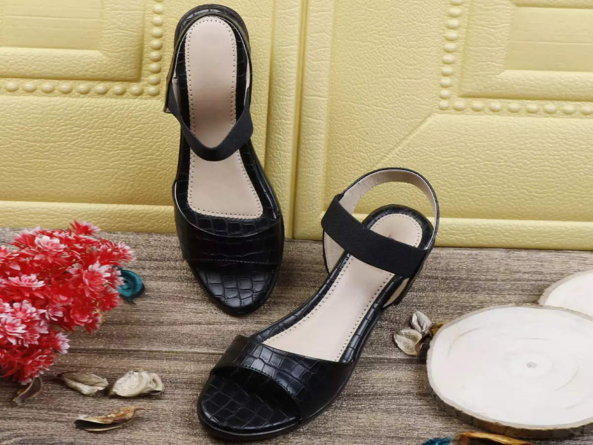 Metro Women Gold Synthetic Leather Block heel Fashion Sandal – SaumyasStore