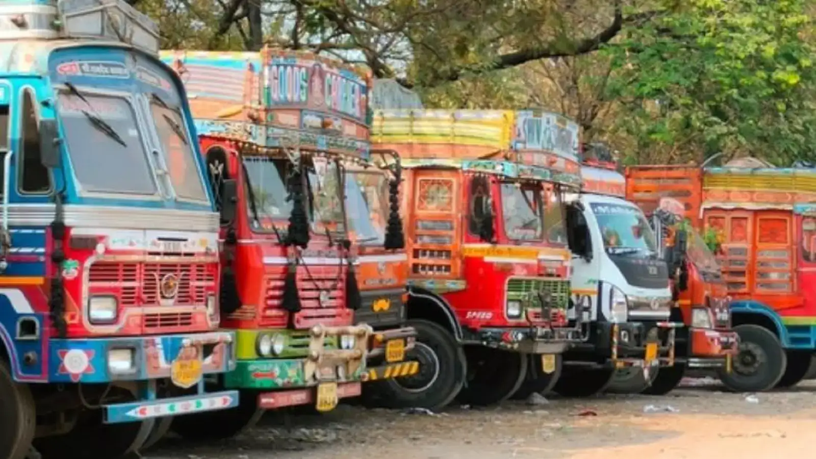 தனியார் பேருந்துகள், டிரக்குகள் வேலை நிறுத்தம்.. மகாராஷ்டிராவில் ஜூலை 1 முதல் ஸ்டிரைக்! 