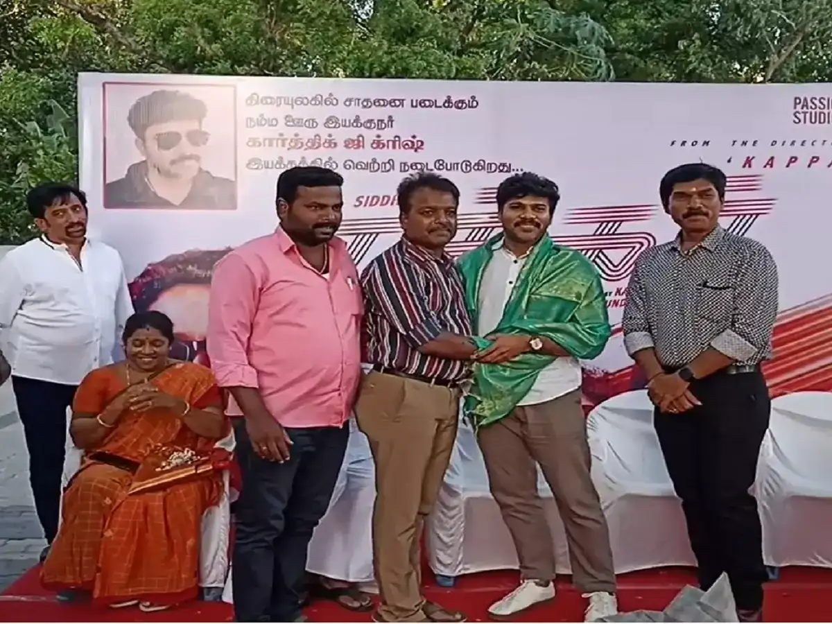 டக்கர் இயக்குநருக்கு டக்கரான வரவேற்பு... மயிலாடுதுறையில் ரசிகர்கள் உற்சாகம்! 