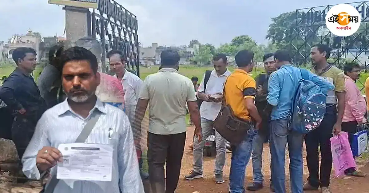 Government Jobs,১৪ বছর পর মিলল অ্যাডমিট, সরকারি চাকরির ‘ভাগ্য’ যাচাইয়ে পরীক্ষাকেন্দ্রে লম্বা লাইন – west bengal group d recruitment by madrasa service commission exam taken after 14 years