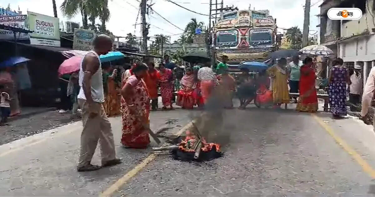 Taki Road,দুর্গন্ধযুক্ত জল সরবরাহের অভিযোগ, টাকি রোড অবরোধ করে বিক্ষোভ – basirhat municipality resident block taki road in demand of purified water