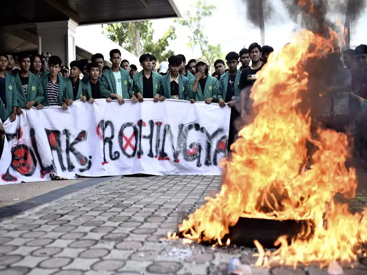 Indonesian students storm Rohingya Muslim refugee center: demand deportation