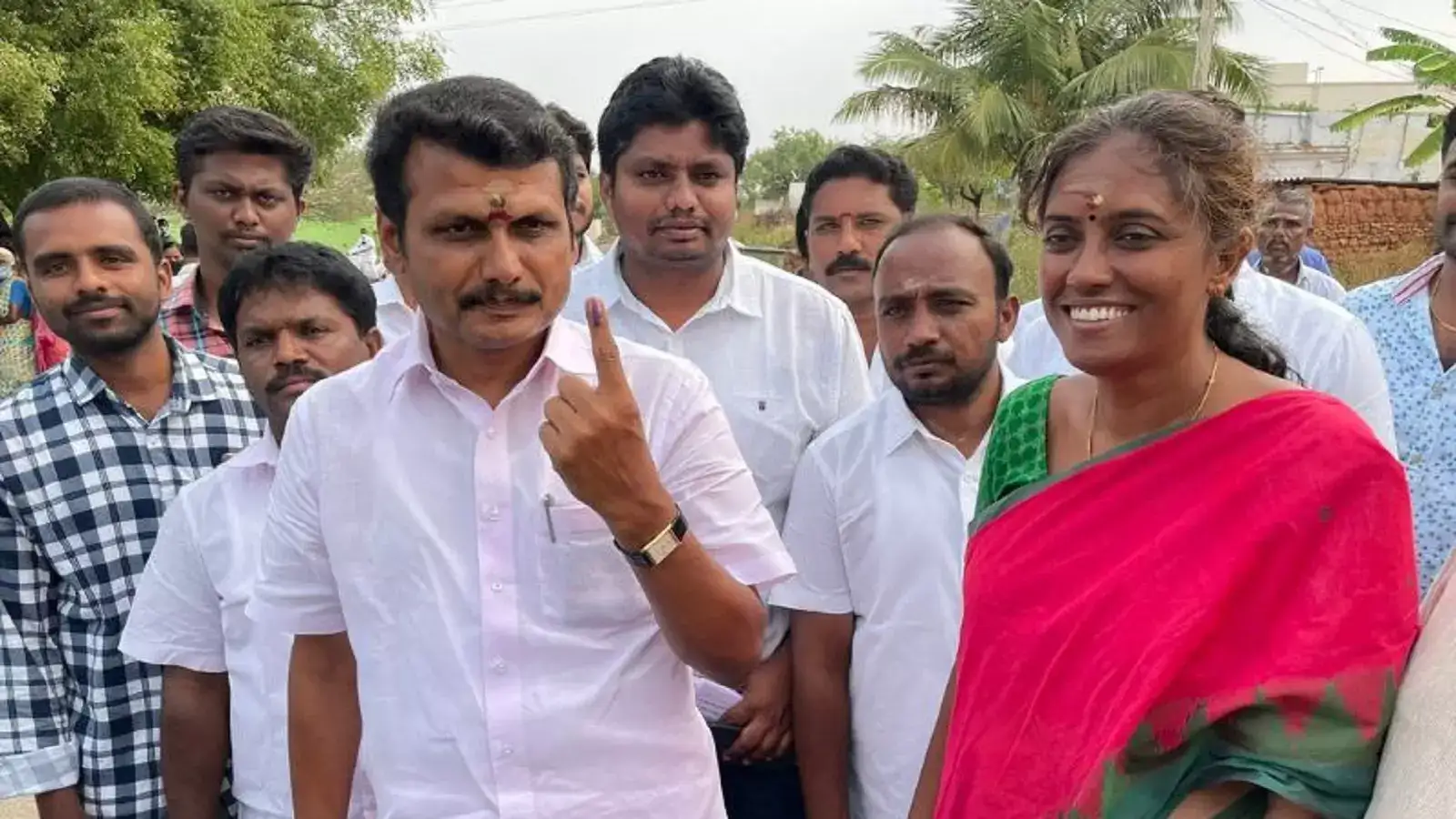 கரூர் மக்களவைத் தொகுதியில் வீசும் செந்தில் பாலாஜி அலை.. வெற்றி முகத்தில் ஜோதிமணி! 