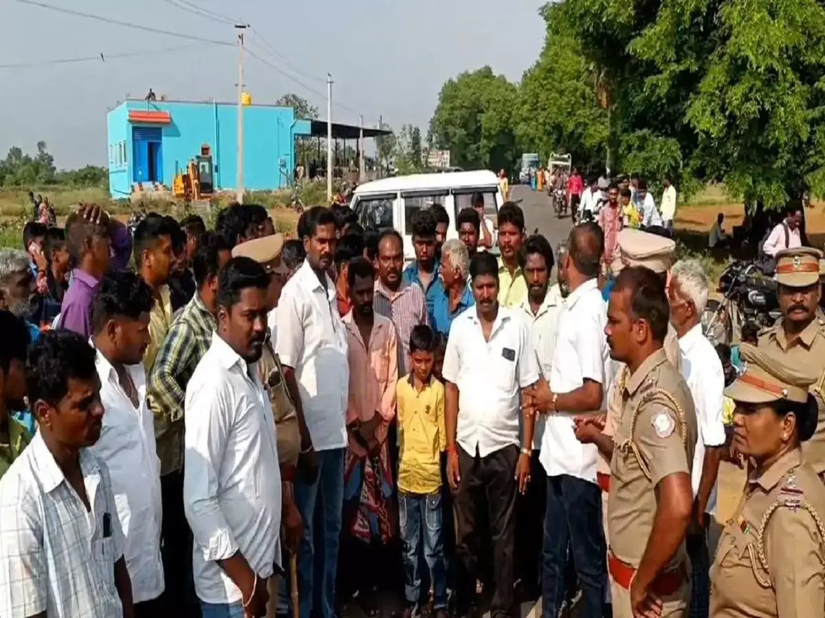 திருப்பத்தூர்; வேகத்தடையால் ஒருவர் மரணம்... ஆத்திரத்தில் மக்கள் சாலை மறியல் 