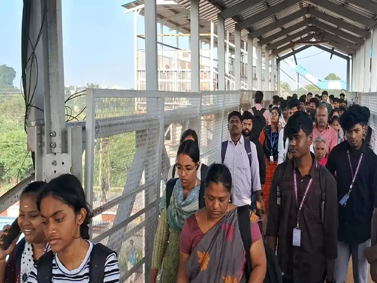 சென்னை திரும்பும் மக்கள்.. பொத்தேரி ரயில் நிலையத்தில் கூட்டம் அதிகரிப்பு! 