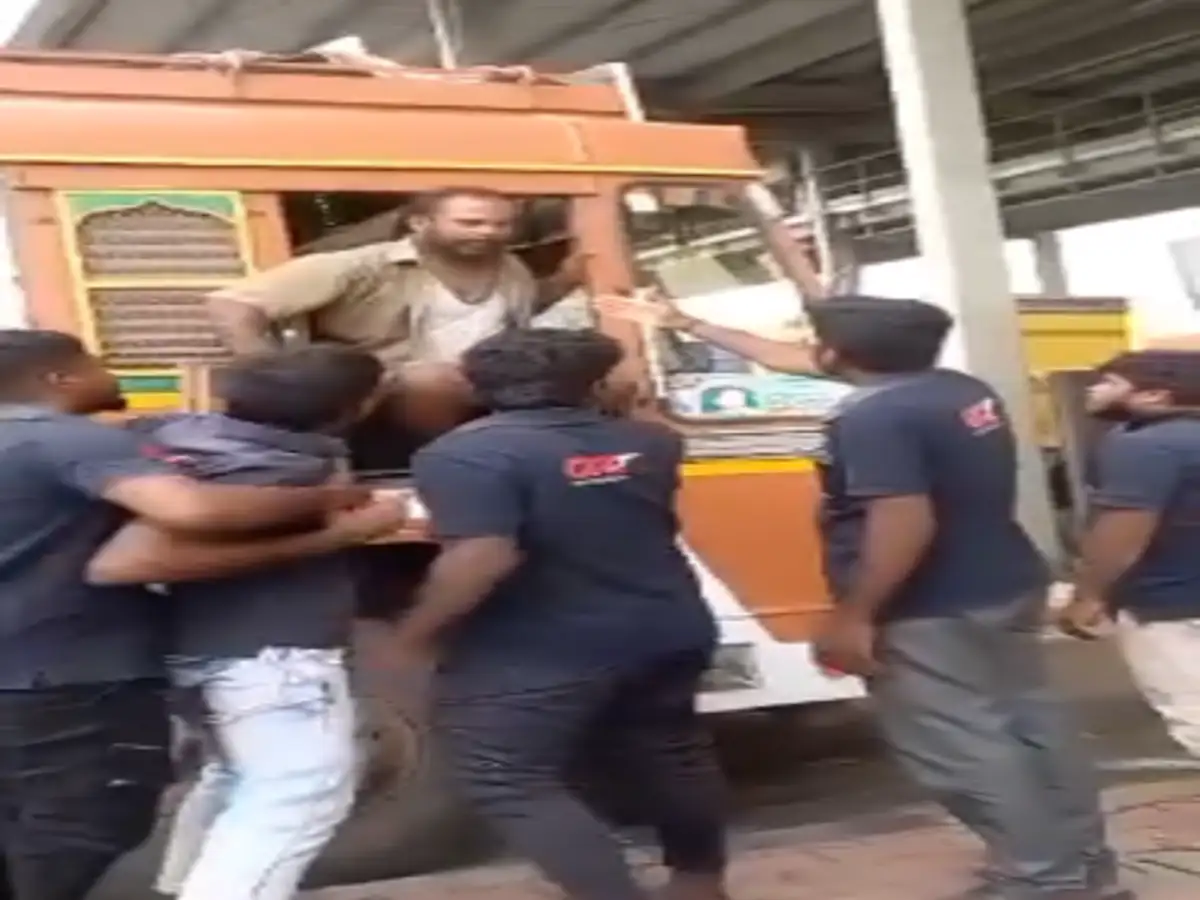 காஞ்சிபுரம்- ஹாரன் அடித்ததால் டென்ஷனான சுங்கச்சாவடி ஊழியர்; லாரி ஓட்டுனரை தாக்கி தகராறு! 