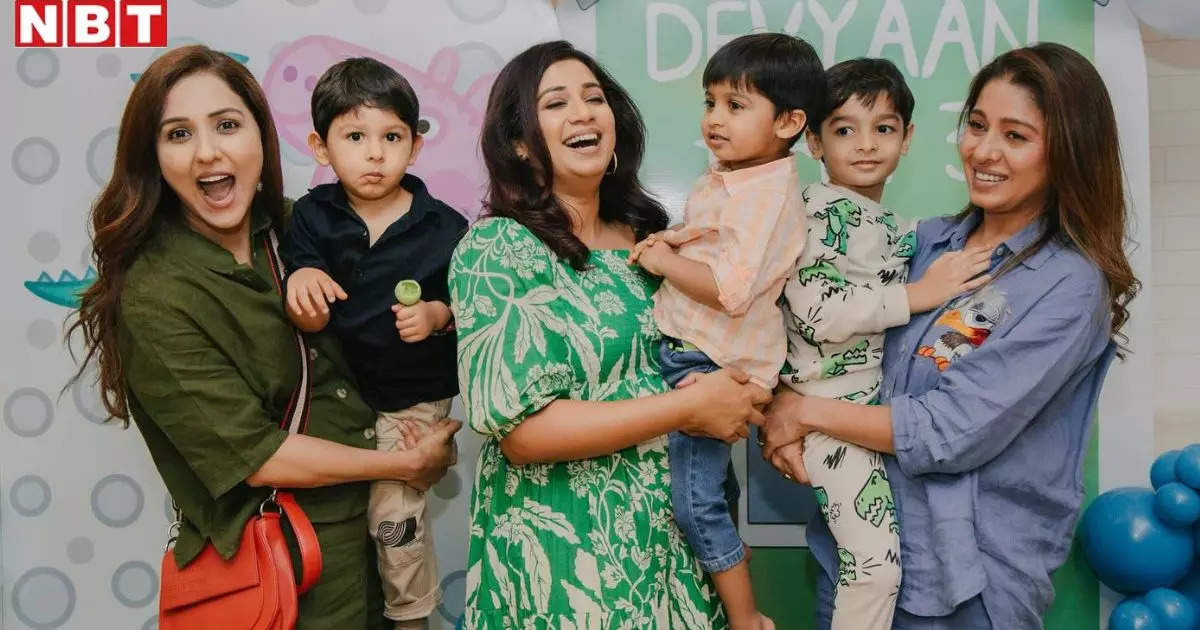 Sunidhi Chauhan and Neeti Mohan arrived with their children on Shreya Ghoshal's son's birthday, seen for the first time