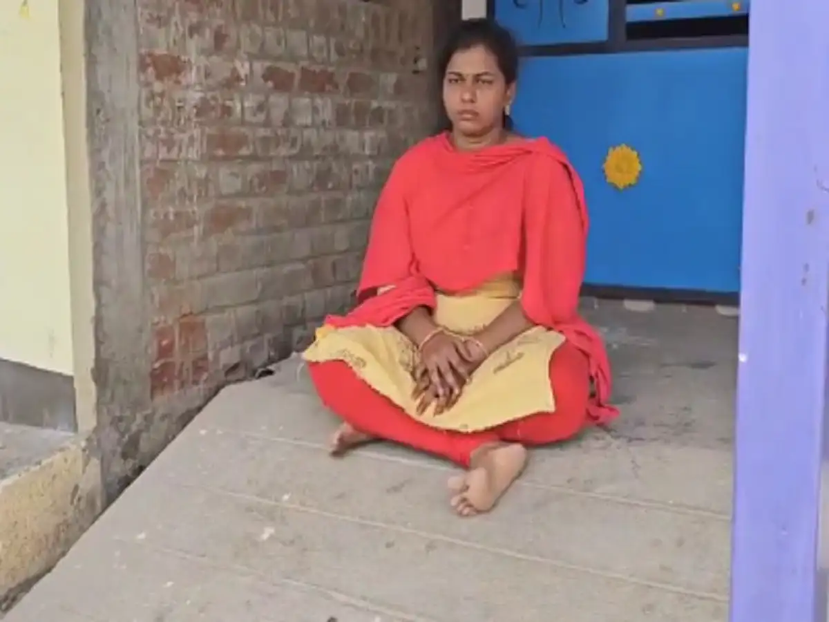 திருட்டு தனமாக இரண்டாவது திருமணம்; சேலம்.... தலைவாசலில் கணவன் வீட்டின் முன்பு முதல் மனைவி தர்ணா! 