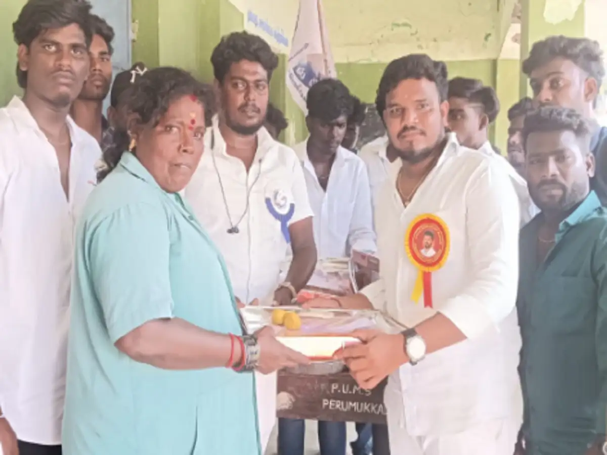 தமிழக வெற்றி கழகம்; விழுப்புரத்தில் விஜய் ரசிகர்கள் ஆரவாரம்...! 