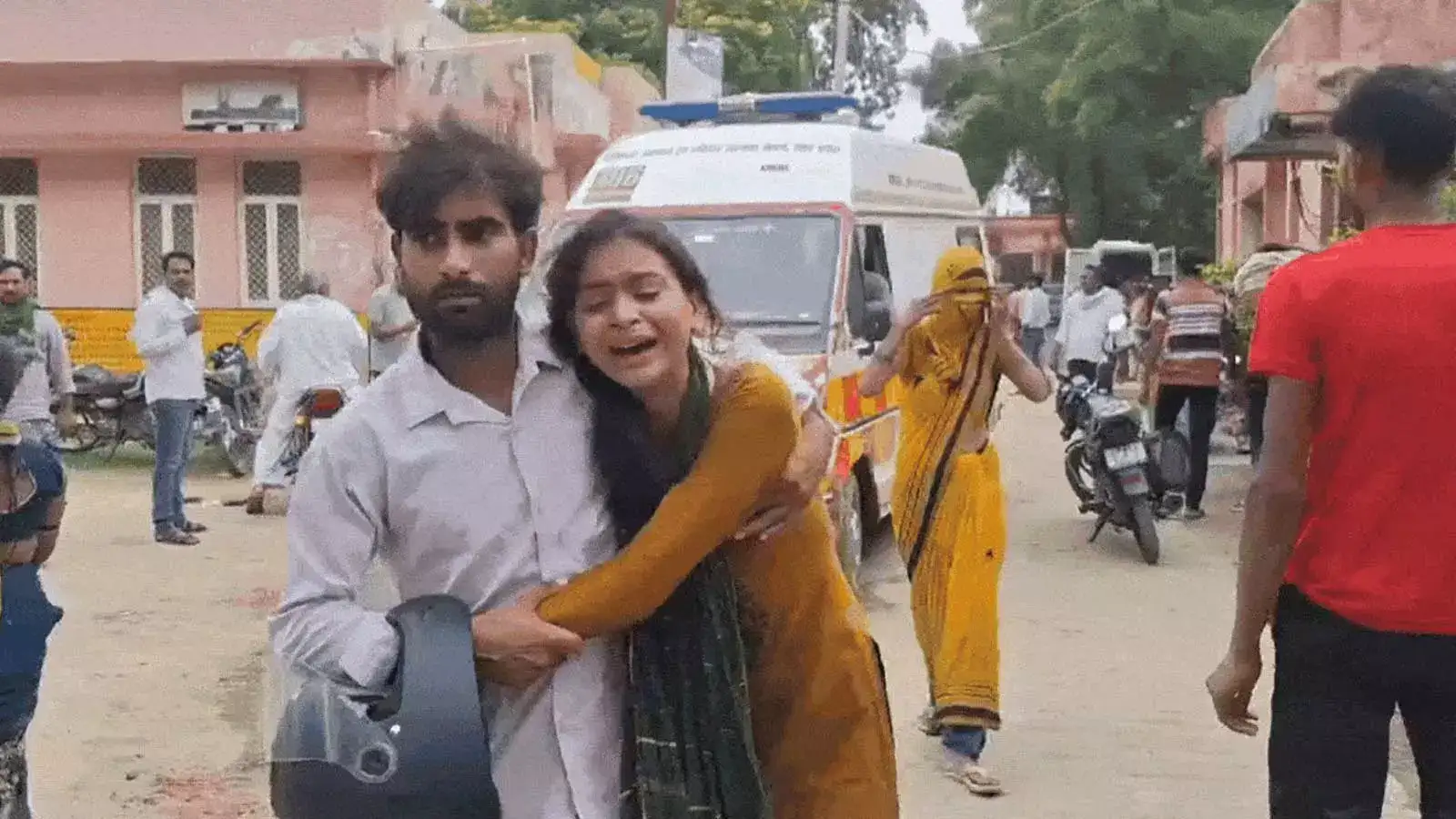 Hathras Stampede Deaths,Hathras Accident: हाथरस में 107, एटा में 27 शव गिने गए, हादसे में मरने वालों की संख्या पहुंची 134 - hathras accident death toll 107 bodies were counted in hathras