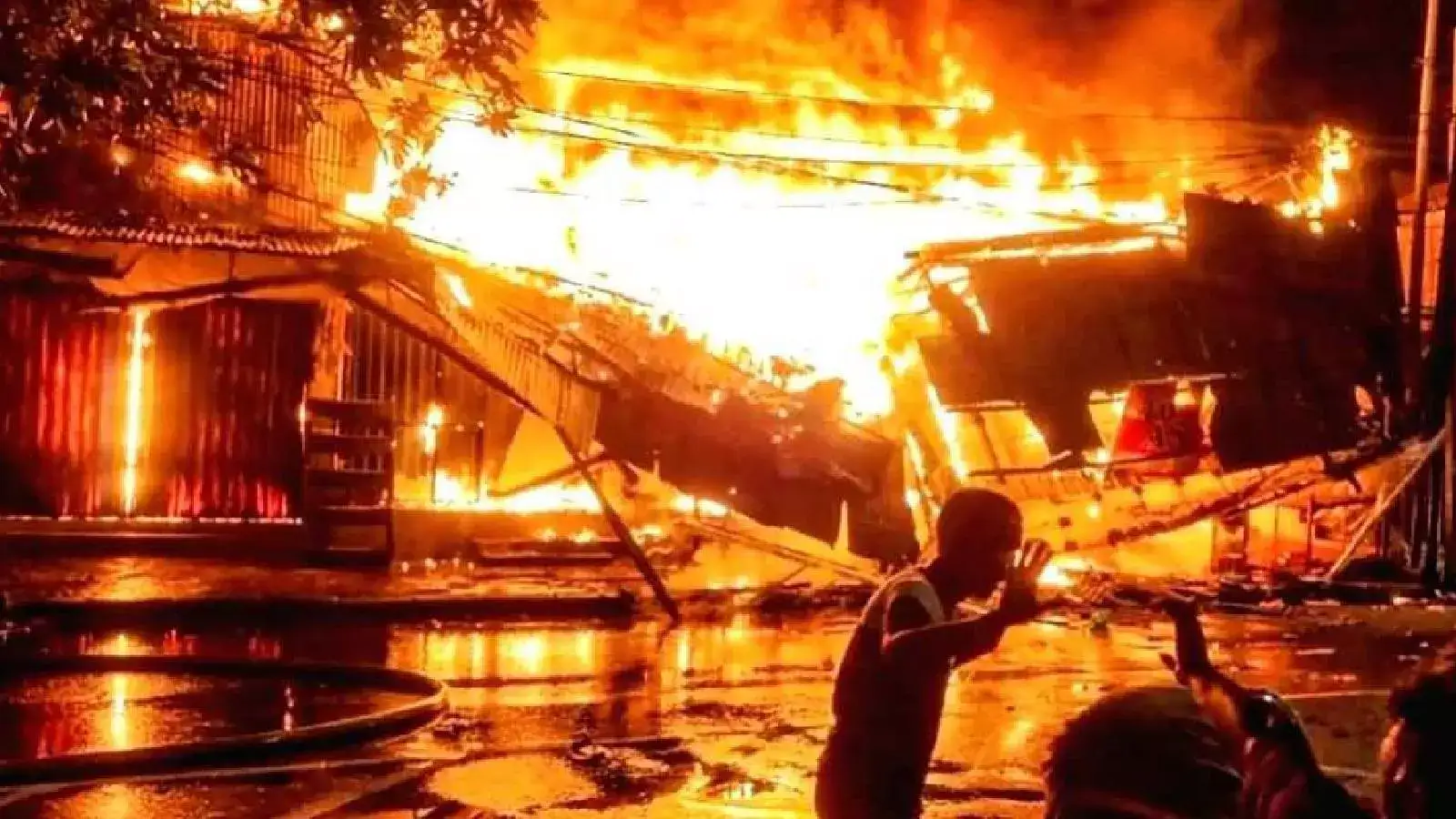 வெடித்து சிதறிய ராணுவ வீரர் உடல்கள்.. இந்தோனேசியாவை உலுக்கிய வெடி விபத்து - நடந்தது என்ன? 