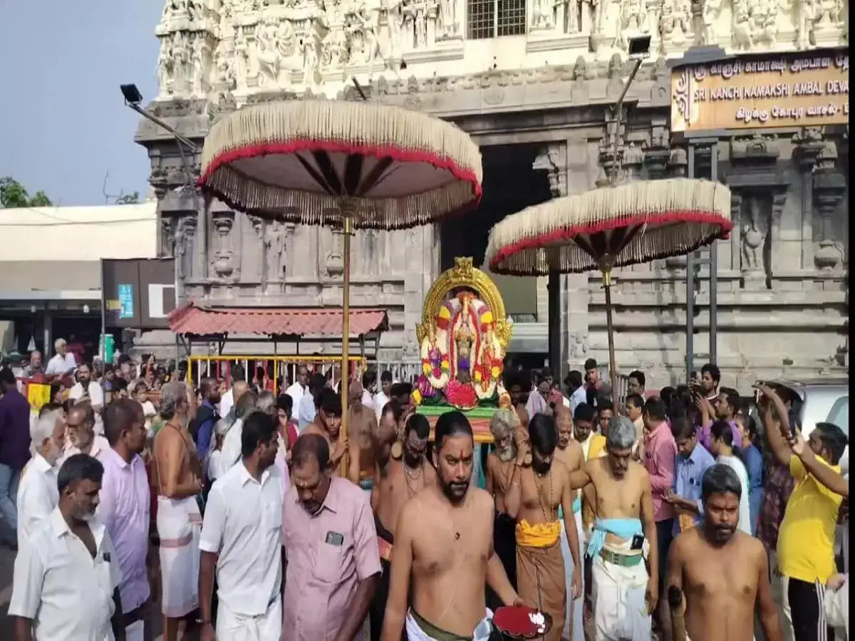 தீபாவளி: காஞ்சி காமாட்சி அம்மன் கோவிலில் சிறப்பு வழிபாடு! 