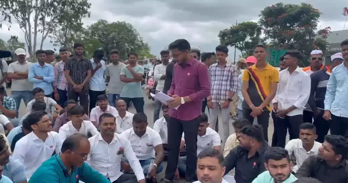 कंत्राटी नोकरभरती रद्द करा, स्वाभिमानी विद्यार्थी परिषद आक्रमक, रस्त्यावरच्या लढाईचा इशारा कंत्राटी नोकरभरती रद्द करा, स्वाभिमानी विद्यार्थी परिषद आक्रमक, रस्त्यावरच्या लढाईचा इशारा