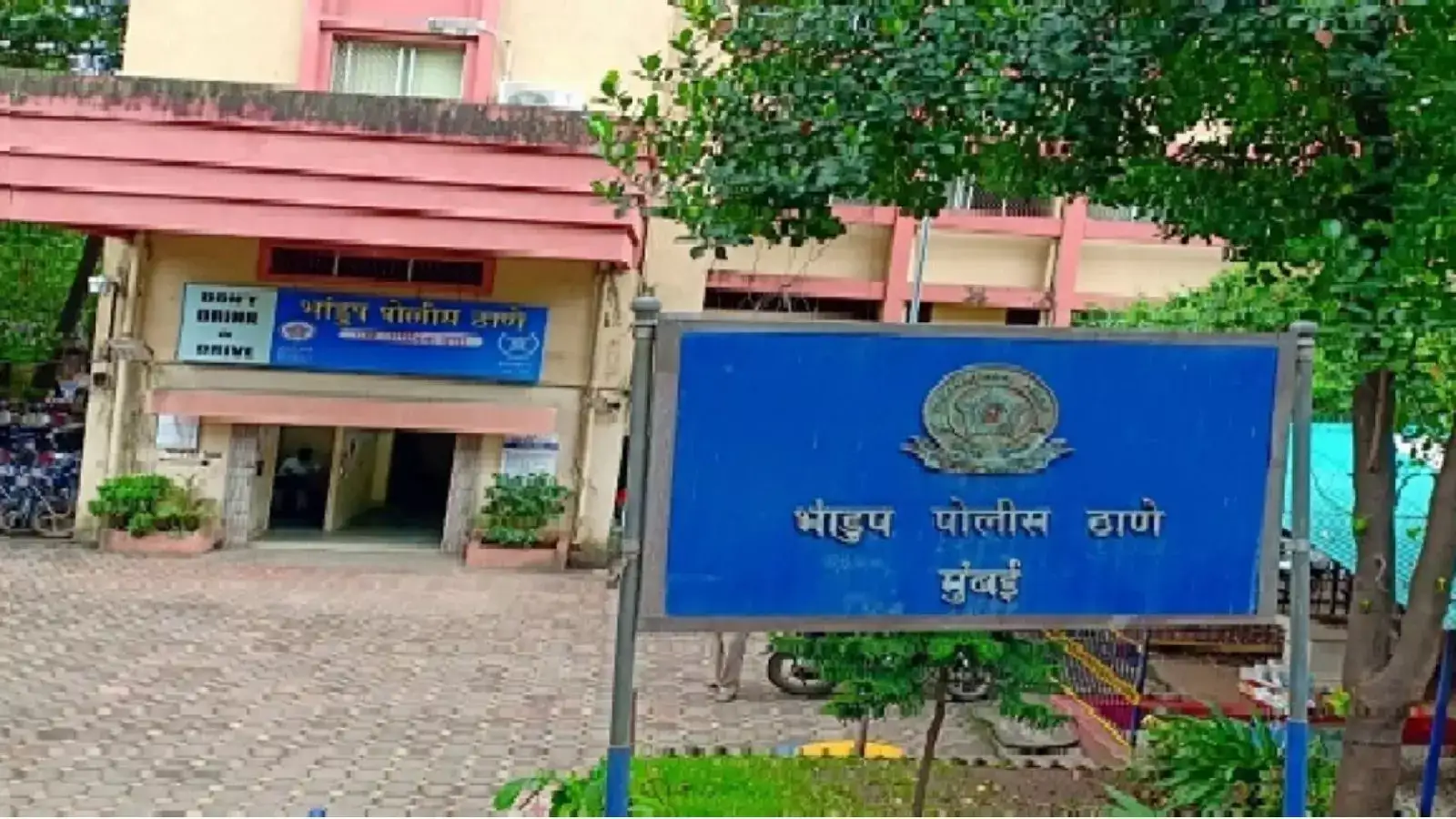 भूतबाधा उतरविण्यासाठी बालकाचा अघोरी छळ, मुंबईतील धक्कादायक प्रकार भूतबाधा उतरविण्यासाठी बालकाचा अघोरी छळ, मुंबईतील धक्कादायक प्रकार