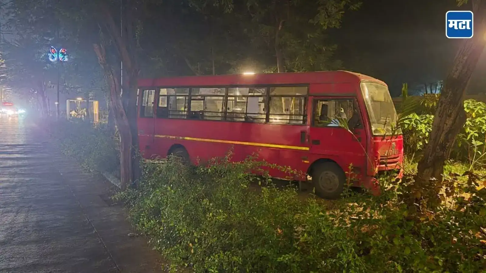 Nagpur Accident : भरधाव बसचा अचानक ब्रेक फेल, प्रसंगावधान दाखवत ड्रायव्हरनं वाहन झाडाला धडकावलं; अन्… Nagpur Accident : भरधाव बसचा अचानक ब्रेक फेल, प्रसंगावधान दाखवत ड्रायव्हरनं वाहन झाडाला धडकावलं; अन्…