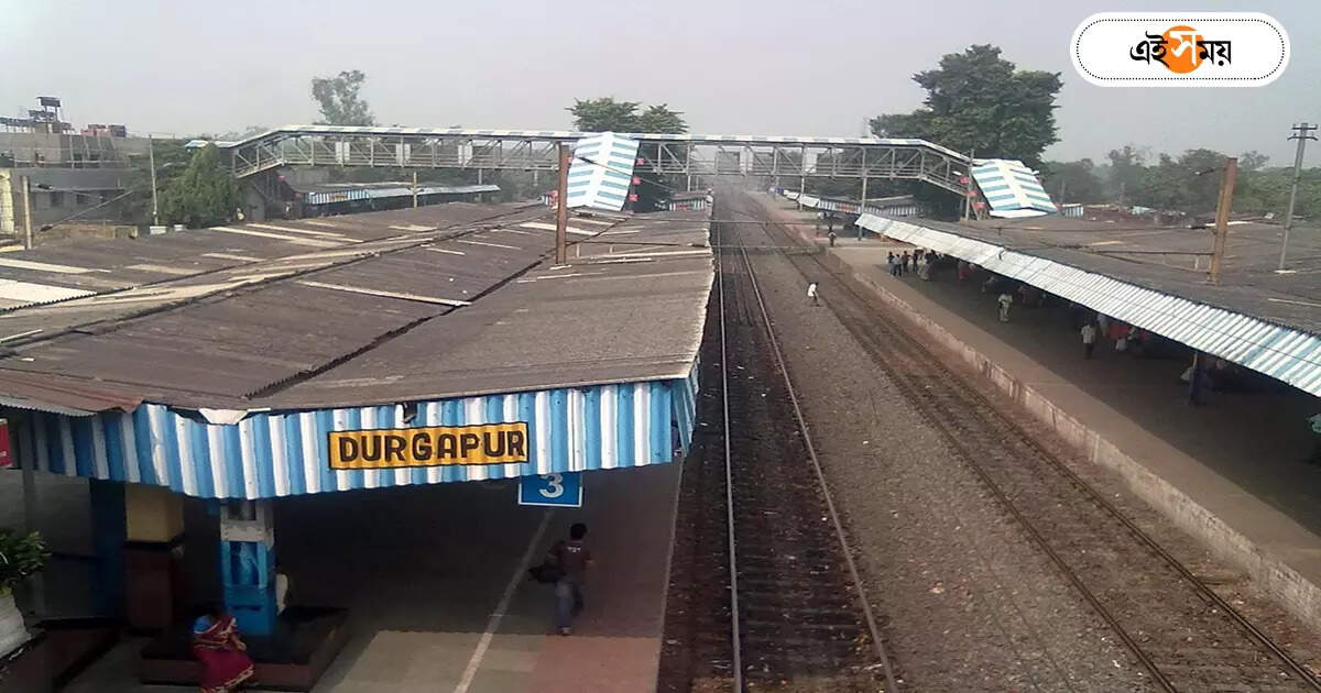 Durgapur Station : প্রতারণার অভিযোগ, চটি খুলে মার স্টেশনে – durgapur station a woman was seen beating a man by untying her feet for cheating
