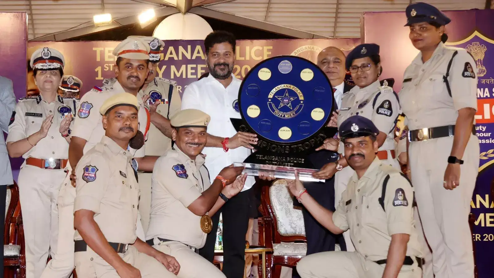 పోలీసుల పిల్లలకు సీఎం రేవంత్ శుభవార్త.. వచ్చే ఏడాది ప్రారంభం