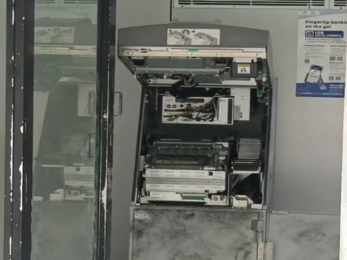 திண்டுக்கல் பழனியில் ஏடிஎம்-ஐ உடைக்க முயன்ற மர்ம நபர்கள்; வங்கி மேலாளருக்கு சென்ற குறுஞ்செய்தி! 