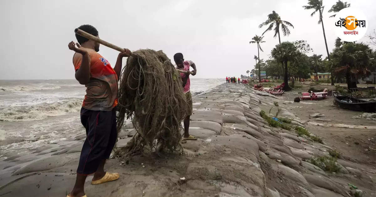 Cyclone Dana,বাঁধ তো ভেঙেছে কবেই, এবার কি গ্রামও ভাসবে! উদ্বেগে উলুবেড়িয়ার নদী পাড়ের গ্রামগুলি – cyclone dana alert people of uluberia river side getting scared for heavy rain alert