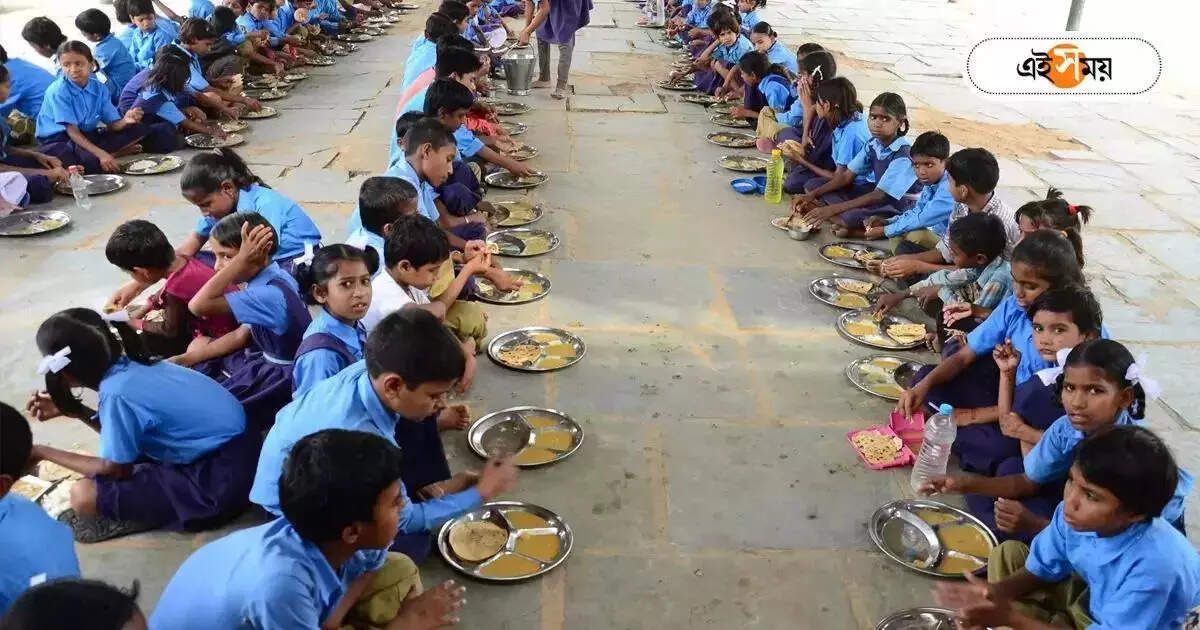 School In West Bengal : খালি পেটে স্কুলে! খুদেদের ব্রেকফাস্ট দিচ্ছেন টিচাররাই – bardhaman kalna school teachers give breakfast to children