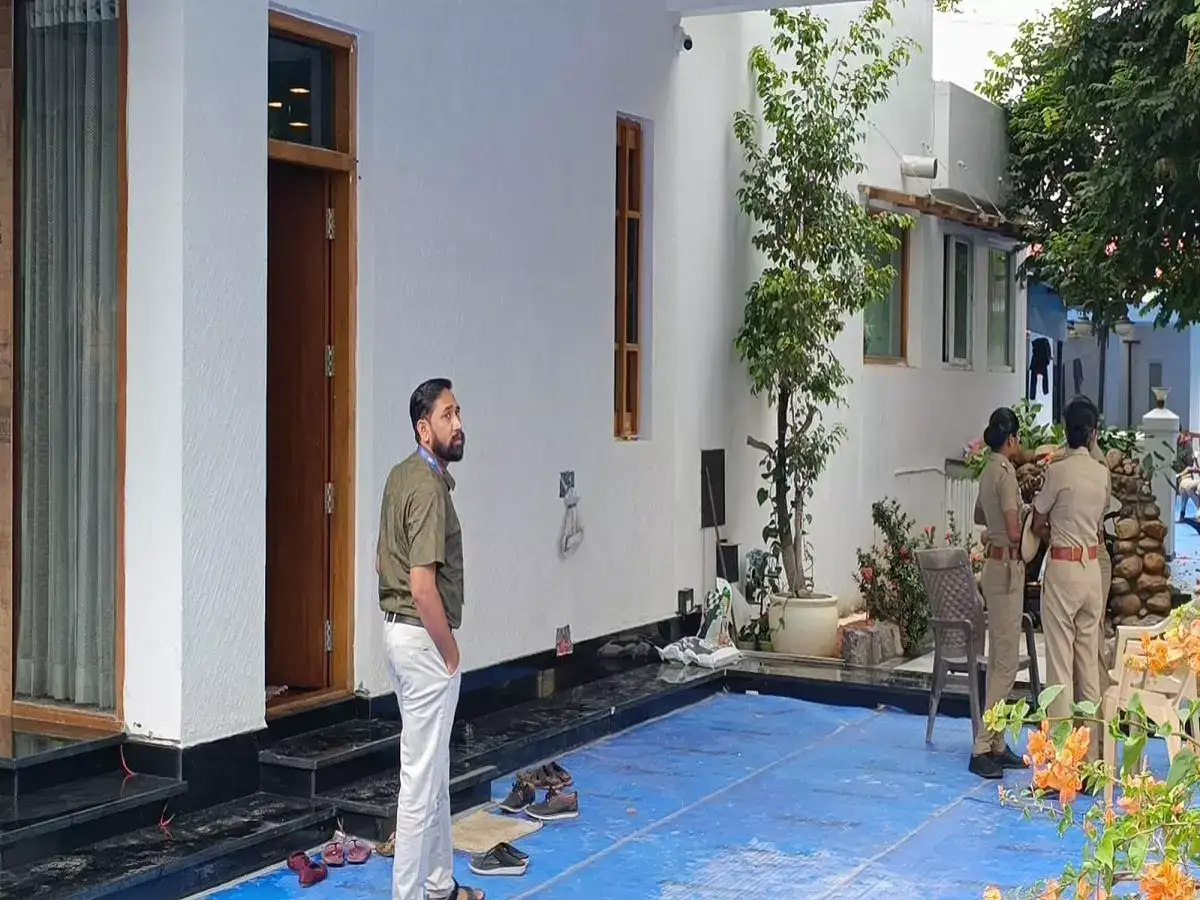 கோவையிலும் திமுக நிர்வாகிகளின் வீடுகளில் வருமான வரித்துறை சோதனை 