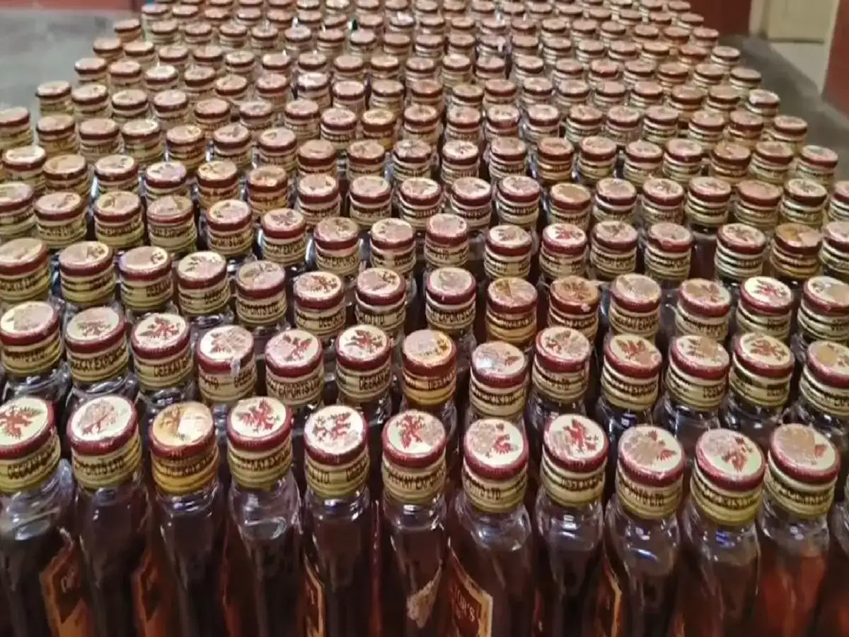 நாகையில் சாராய விற்பனை: 5 பேர் கைது 