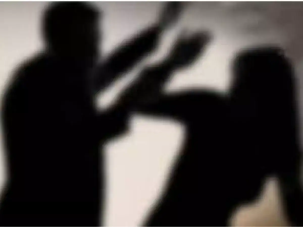 சினிமாவில் நடிக்க வைப்பதாக ஆசை வார்த்தை - மதுபோதையில் மாணவியை சீரழித்த இயக்குனர் - தட்டித் தூக்கிய போலீஸ்! 