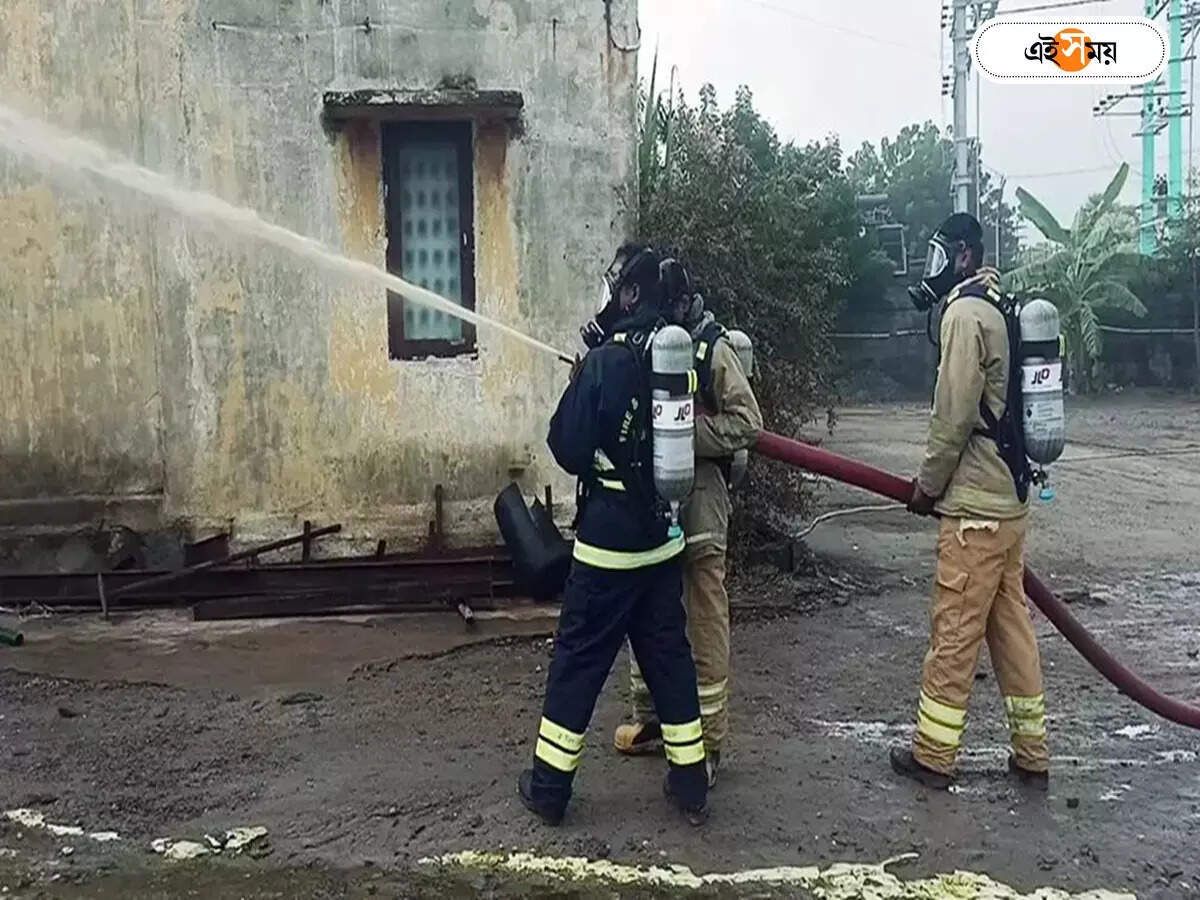Kolkata News : সেন্ট্রাল অ্যাভিনিউতে অয়েল ট্যাঙ্কার উলটে আগুন-চালকের মৃত্যু, আংশিক নিয়ন্ত্রিত যান চলাচল – oil tanker accident get blaze at central avenue kolkata
