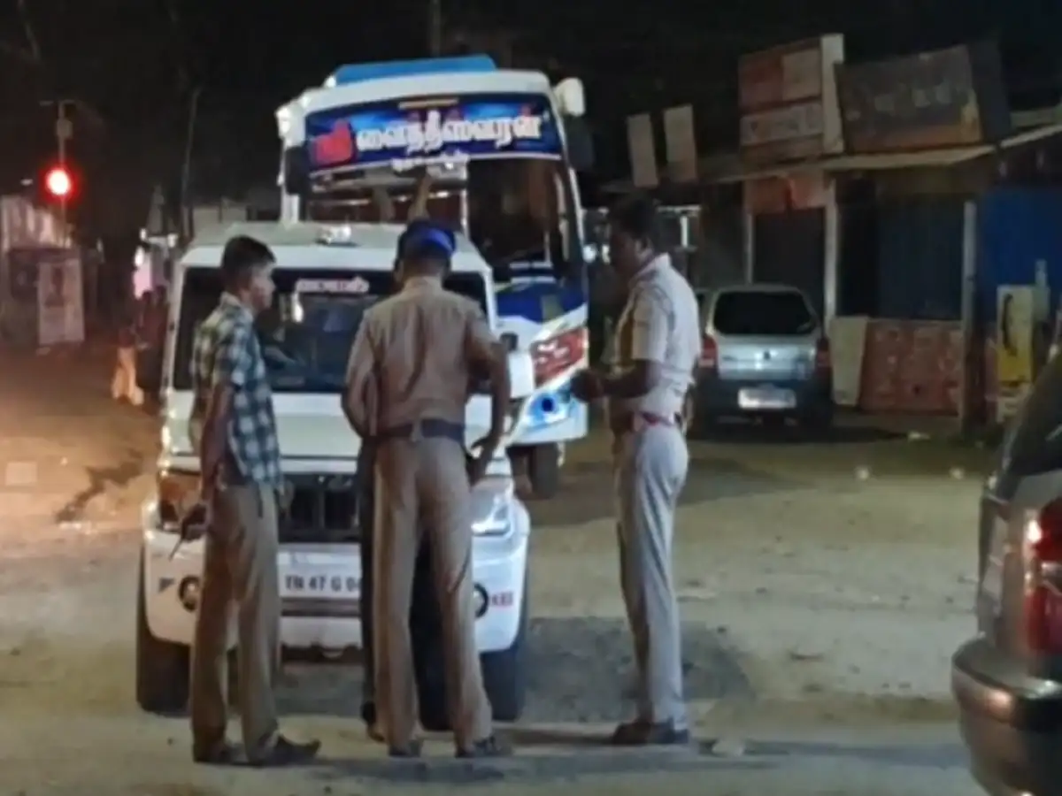 கரூரில் பரபரப்பு...சவுக்கு சங்கர் ஆதரவாளர் மூவருக்கு அரிவாள் வெட்டு! 