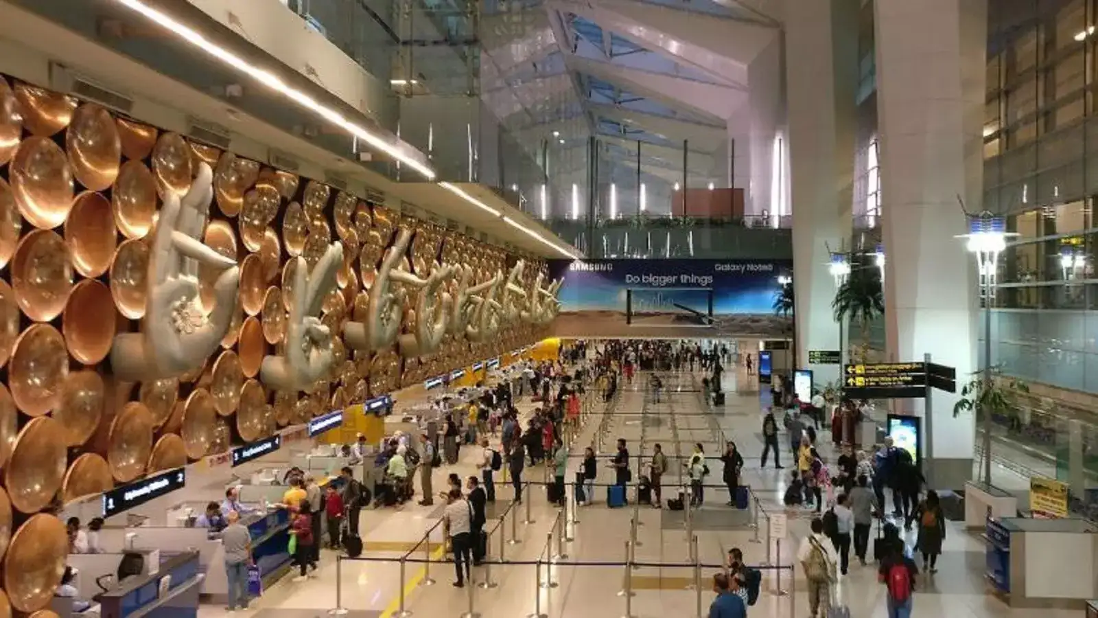 விமானப் பயணிகளின் எண்ணிக்கை.. கெத்து காட்டும் டெல்லி ஏர்போர்ட்! 