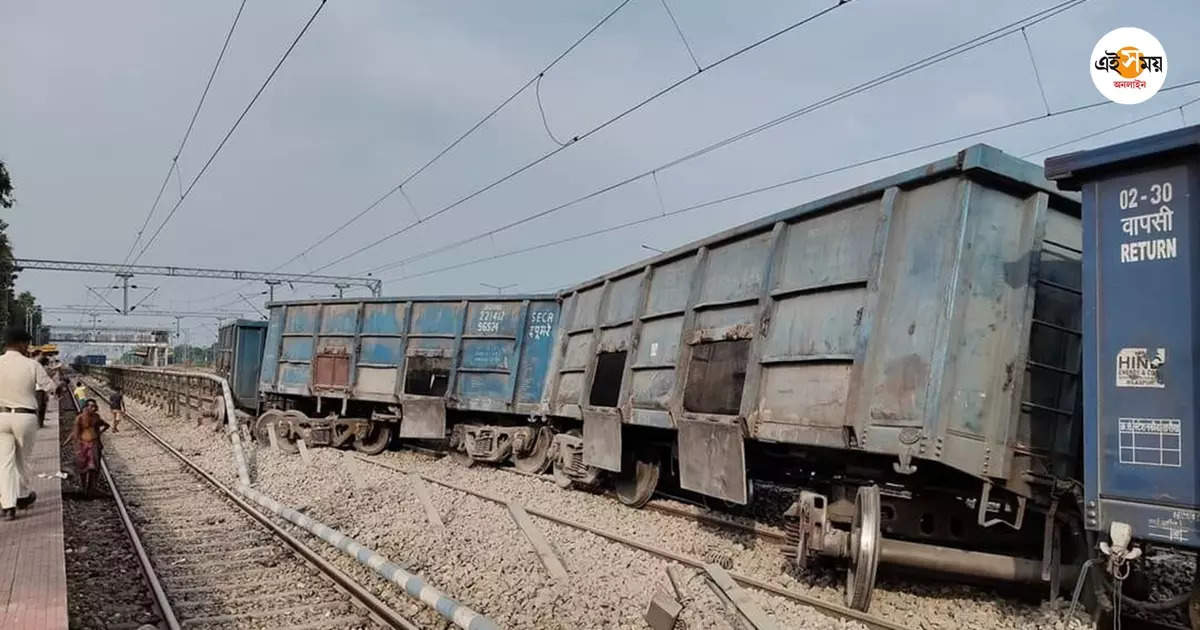 Train Accident Today,জলপাইগুড়িতে লাইনচ্যুত মালগাড়ির ৫টি বগি – derailment of 5 wagons of an empty goods train in new maynaguri station in alipurduar division