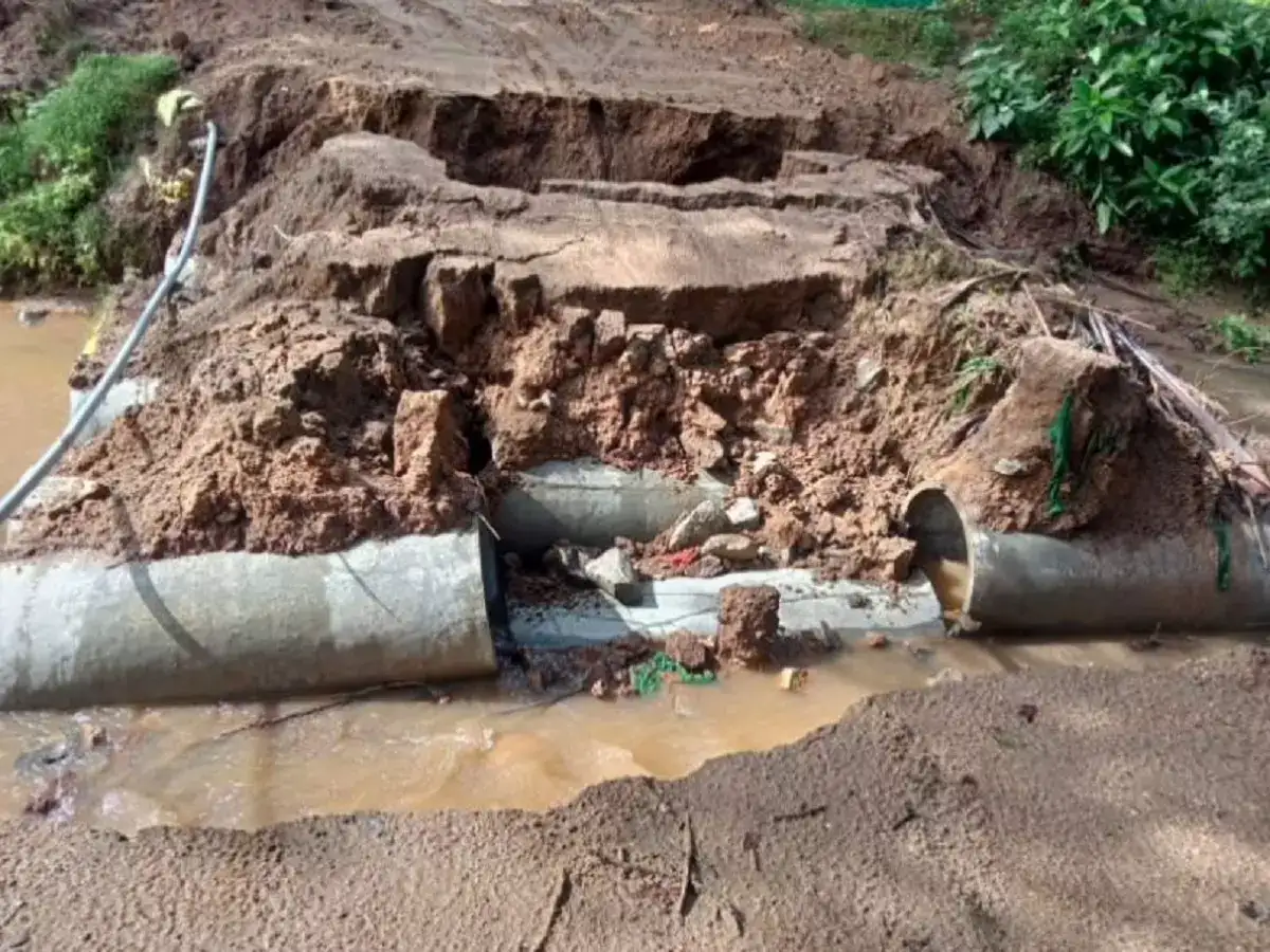 ஸ்ரீவில்லிபுத்தூரில் கனமழை: தற்காலிக சாலை சேதம்! 