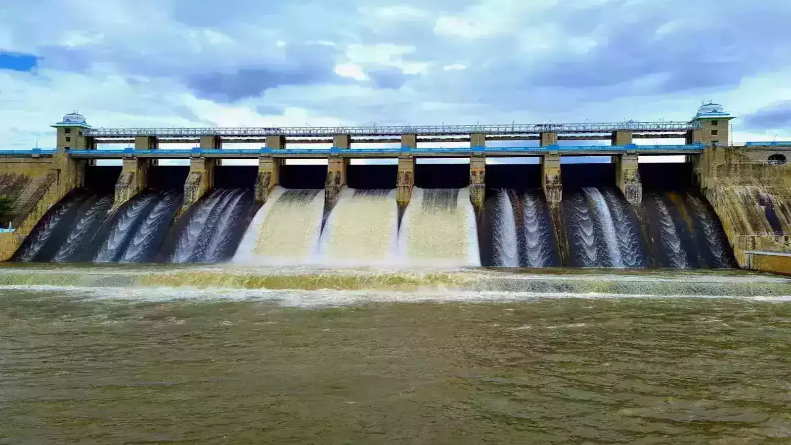 உடுமலை அமராவதி அணைக்கு நீர்வரத்து தொடர்ந்து அதிகரிப்பு! கரையோர மக்களுக்கு வெள்ள அபாய எச்சரிக்கை! 