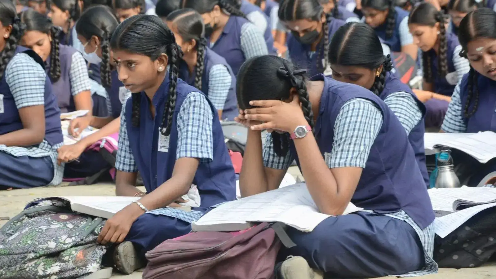 TN School All Pass : தமிழ்நாட்டில் 8ஆம் வரை தேர்ச்சி வழங்கப்படுவது ஏன்? பள்ளிக் கல்வித்துறை முடிவு இதுதான்! 